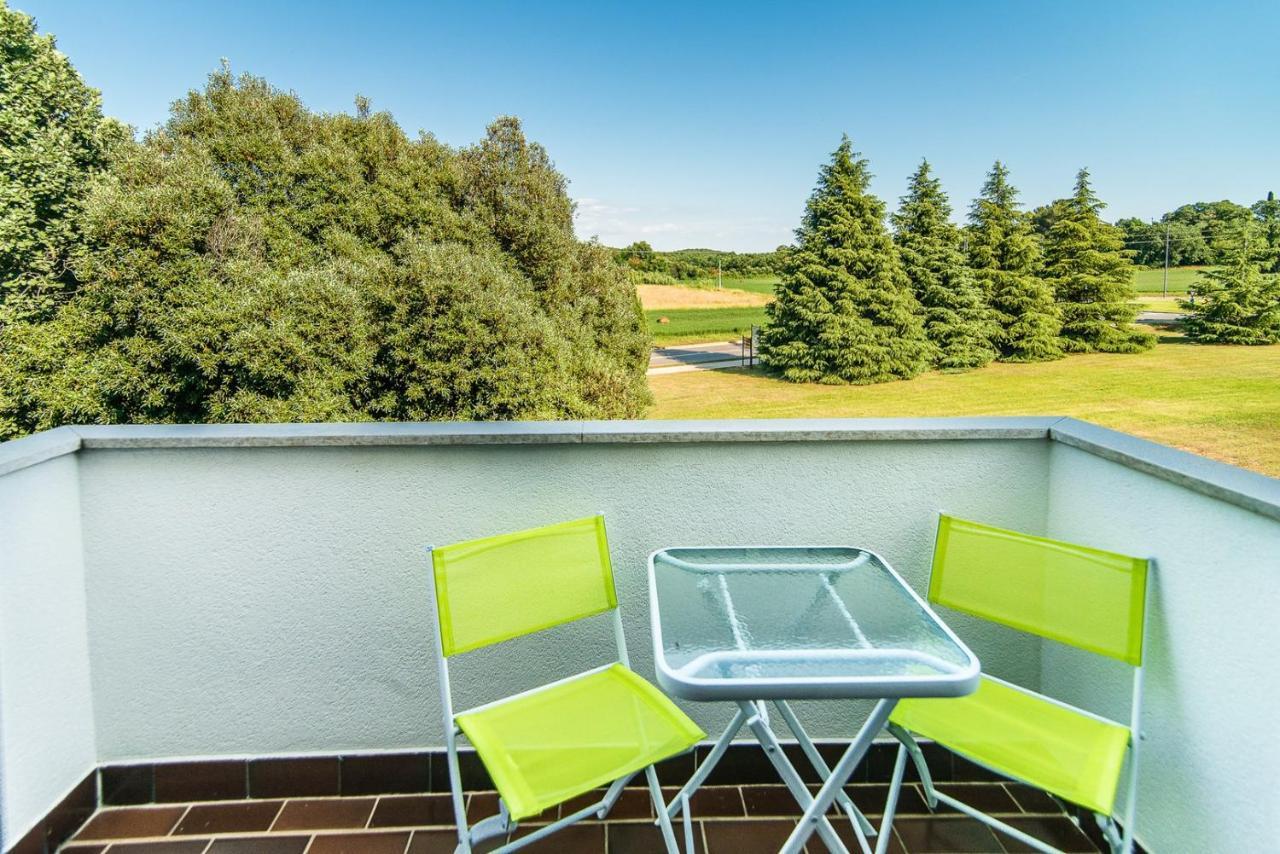 Apartments Pernar Пореч Экстерьер фото
