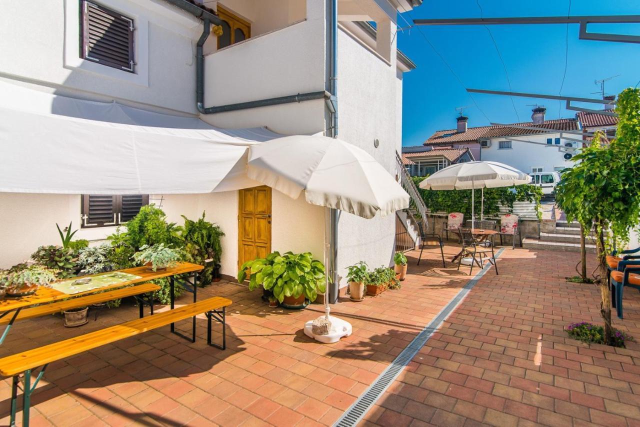 Apartments Pernar Пореч Экстерьер фото