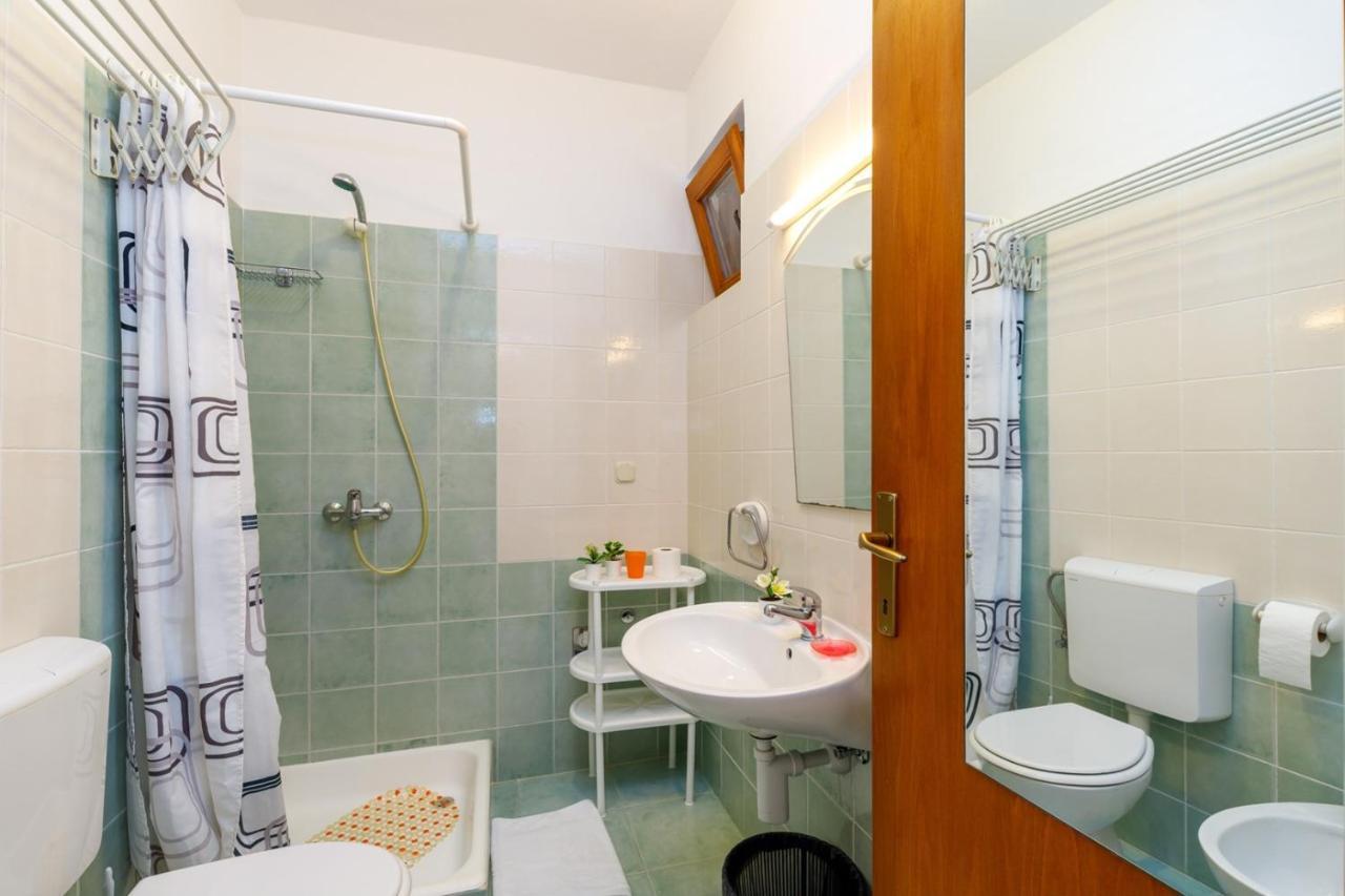 Apartments Pernar Пореч Экстерьер фото