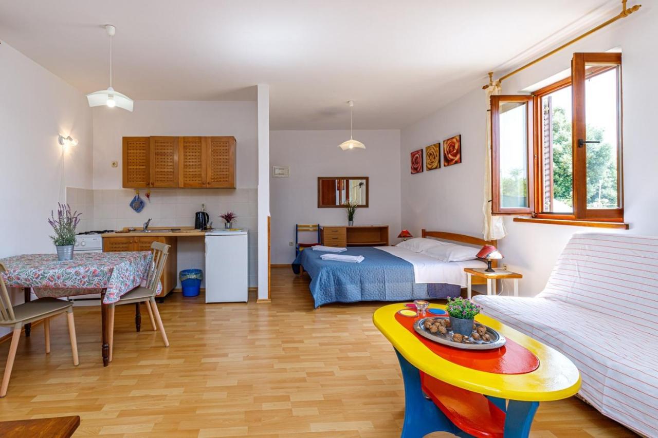 Apartments Pernar Пореч Экстерьер фото