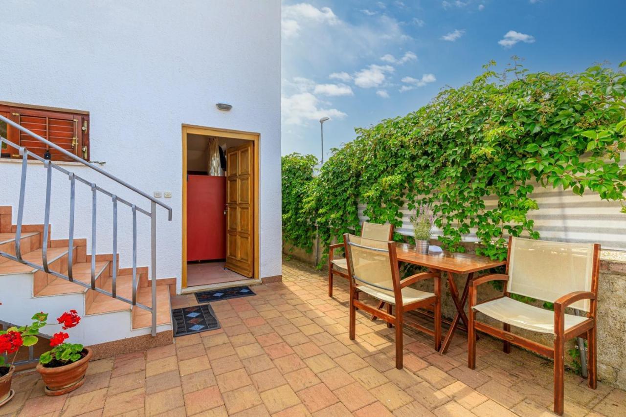 Apartments Pernar Пореч Экстерьер фото