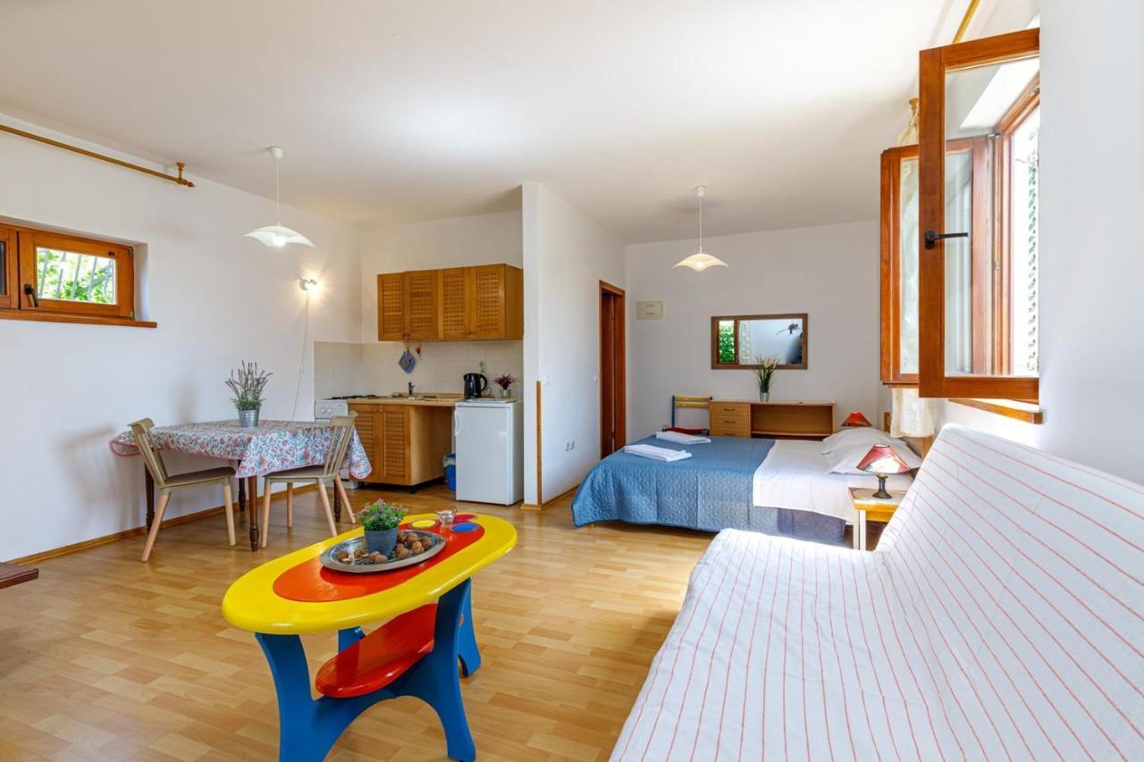 Apartments Pernar Пореч Экстерьер фото